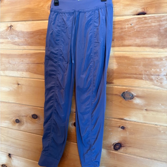 Athleta Purple Relaxed Fit joggers. Size 6 NWOT - Picture 2 of 9